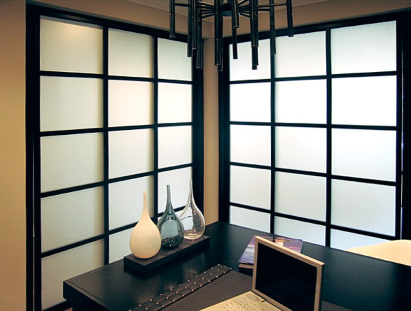 Угловая перегородка в японском стиле с матовым стеклом Ачинск