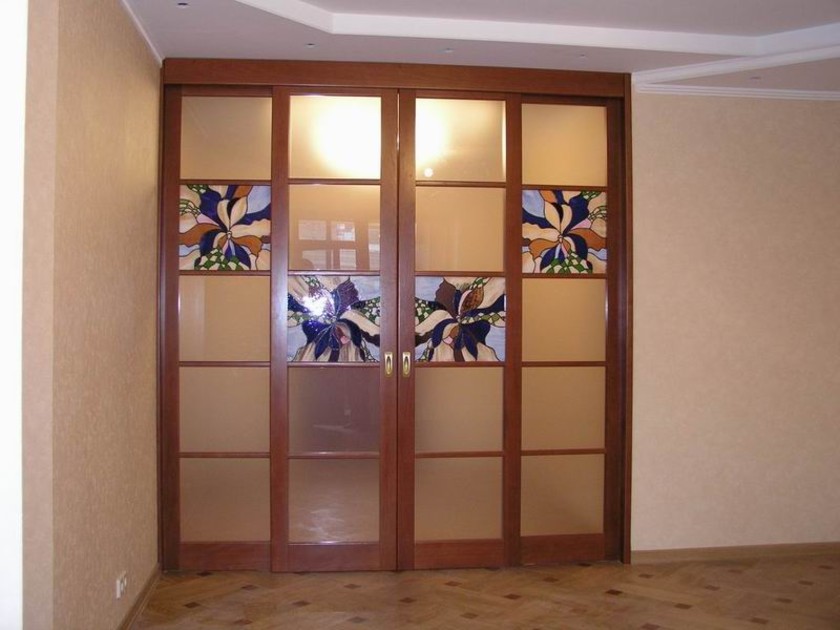 Перегородка с цветными стеклянными вставками Ачинск
