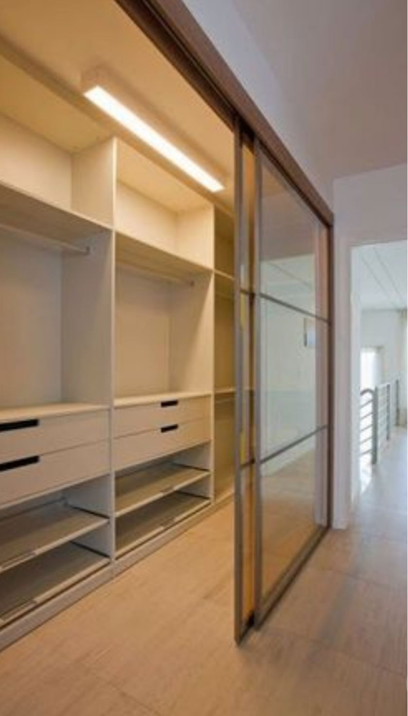 Линейная гардеробная комната с дверями купе Ачинск