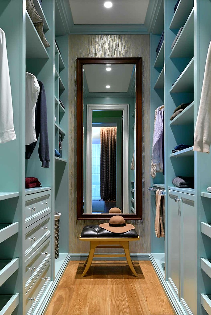 Параллельная гардеробная комната с большим зеркалом Ачинск