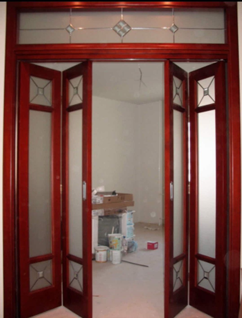 Дверь гармошка с декоративными стеклянными вставками Ачинск