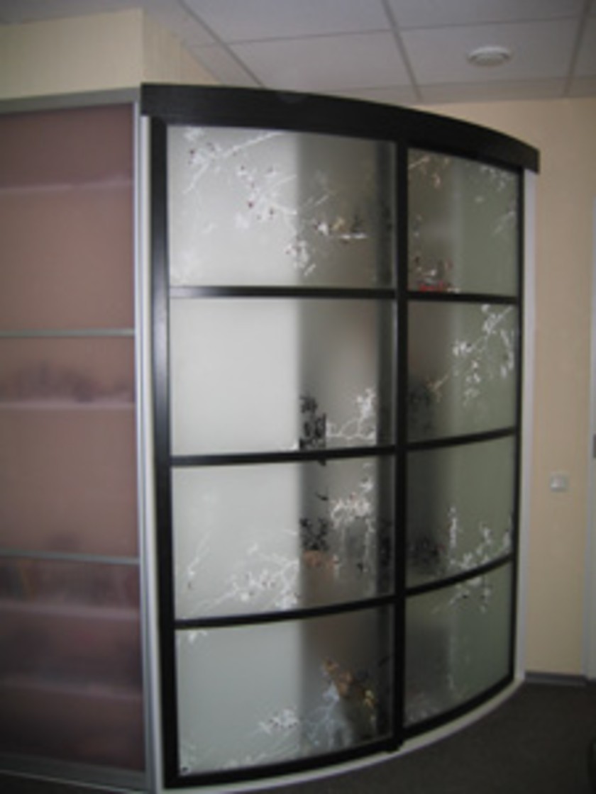 Шкаф купе радиусный с рисунком на стекле Ачинск