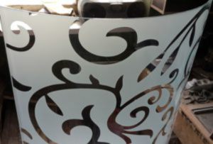 Стекло радиусное с пескоструйным рисунком для радиусных дверей Ачинск